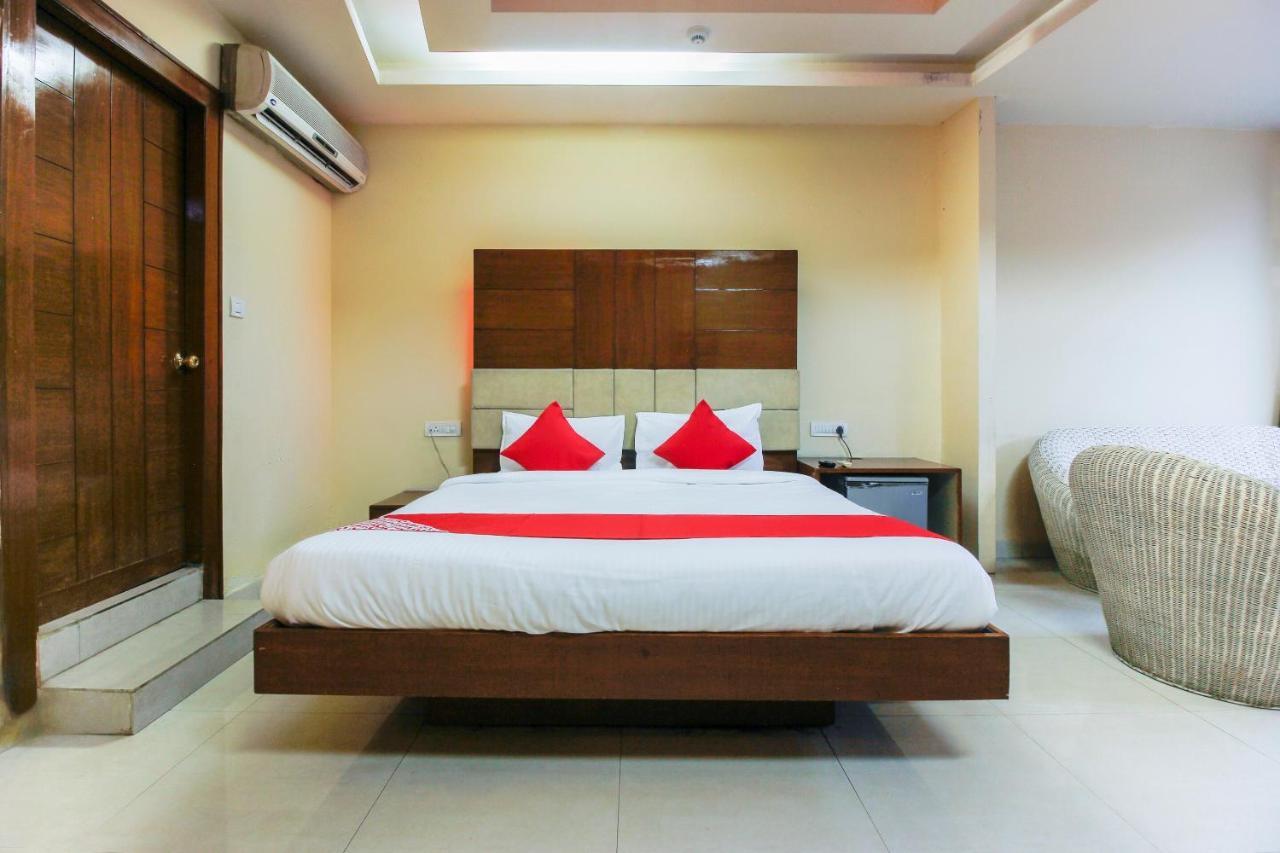 Oyo Hotel Metro International Near Lb Stadium Hyderabad Exterior photo